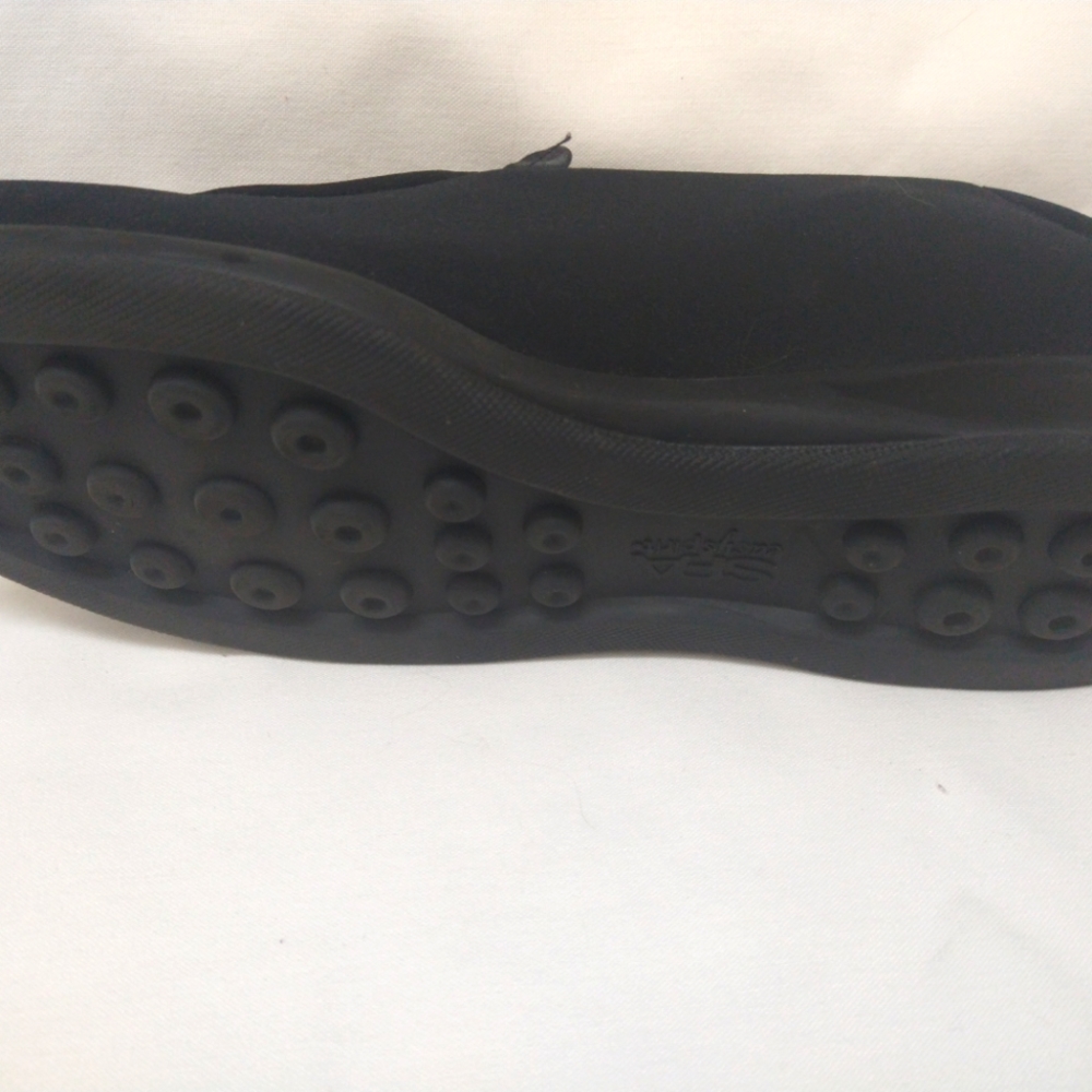 Casual walking shoes